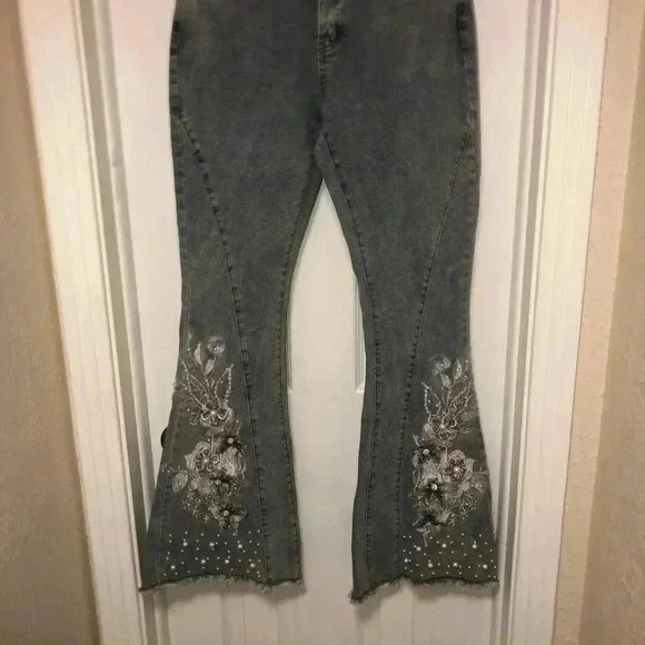 Venus jeans🤍🌸 - Picture 9 of 13